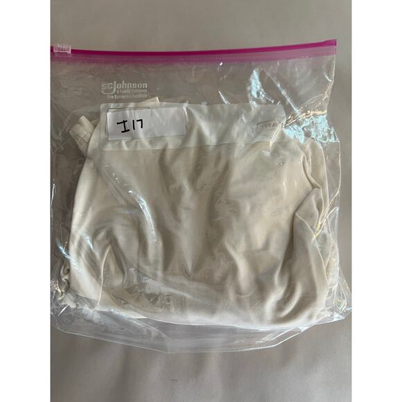 St. John Women's M Fitted Turtleneck White Stretch Lightweight Layering FLAW - Picture 11 of 11